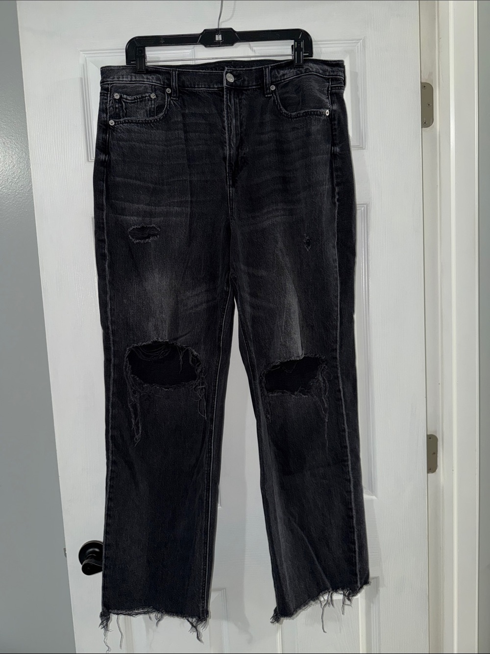 American Eagle Outfitters Strigid Ripped Super High-Waisted Baggy Straight Jean